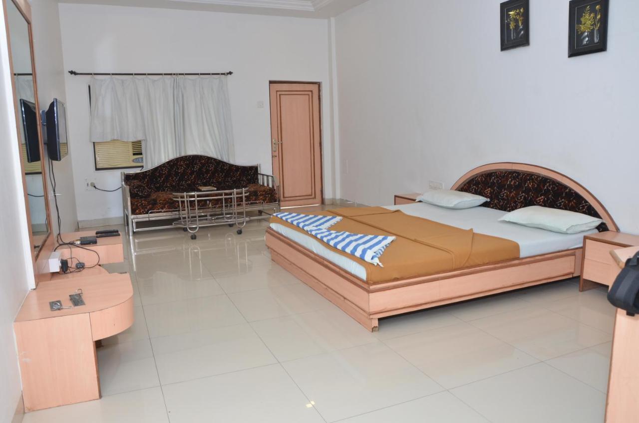 Golden Resort And Farm Nashik Buitenkant foto