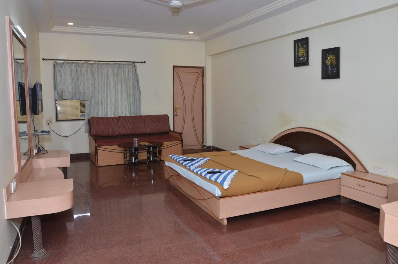 Golden Resort And Farm Nashik Buitenkant foto