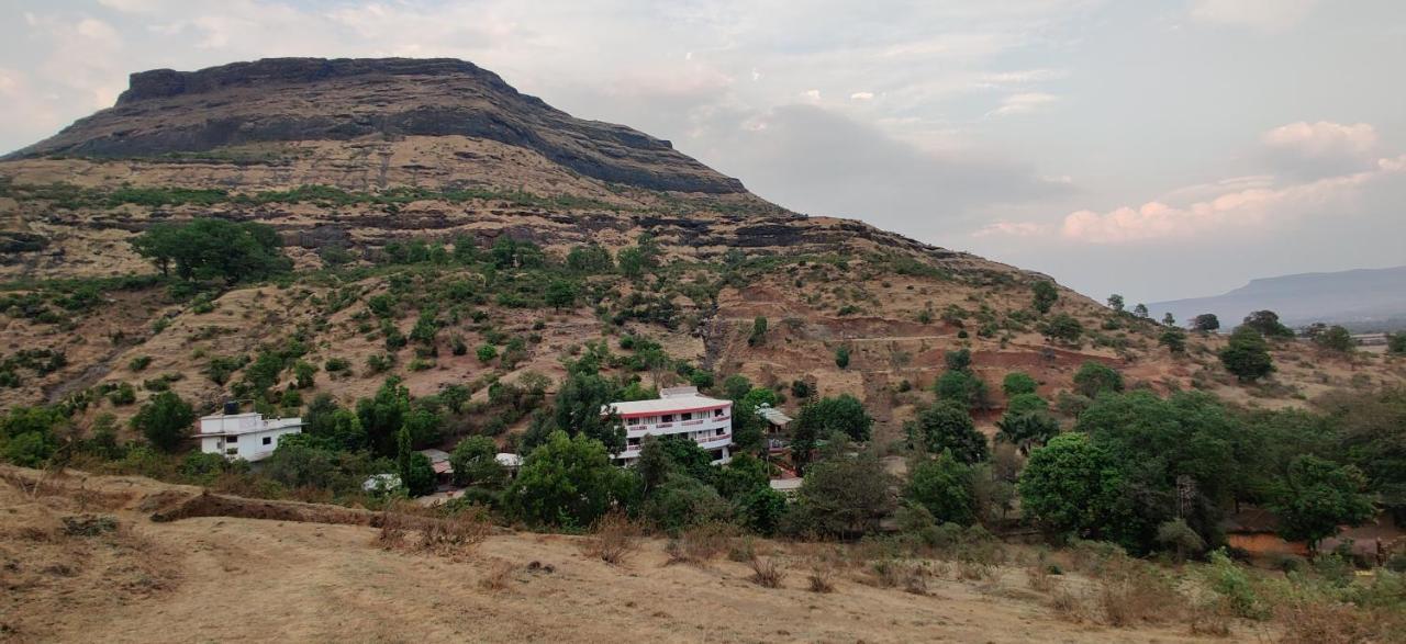Golden Resort And Farm Nashik Buitenkant foto