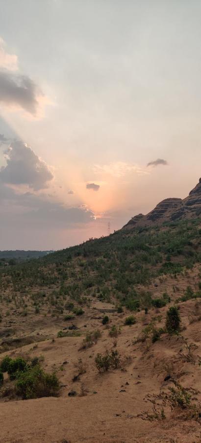 Golden Resort And Farm Nashik Buitenkant foto