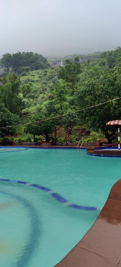 Golden Resort And Farm Nashik Buitenkant foto