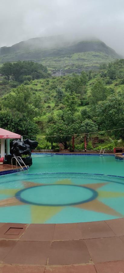 Golden Resort And Farm Nashik Buitenkant foto