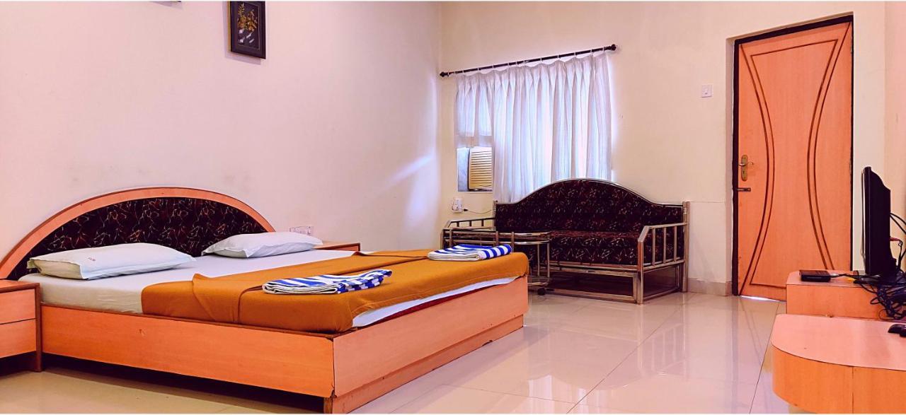 Golden Resort And Farm Nashik Buitenkant foto