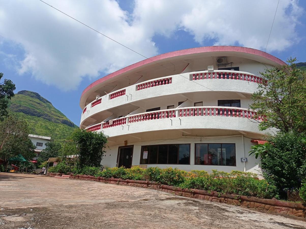 Golden Resort And Farm Nashik Buitenkant foto