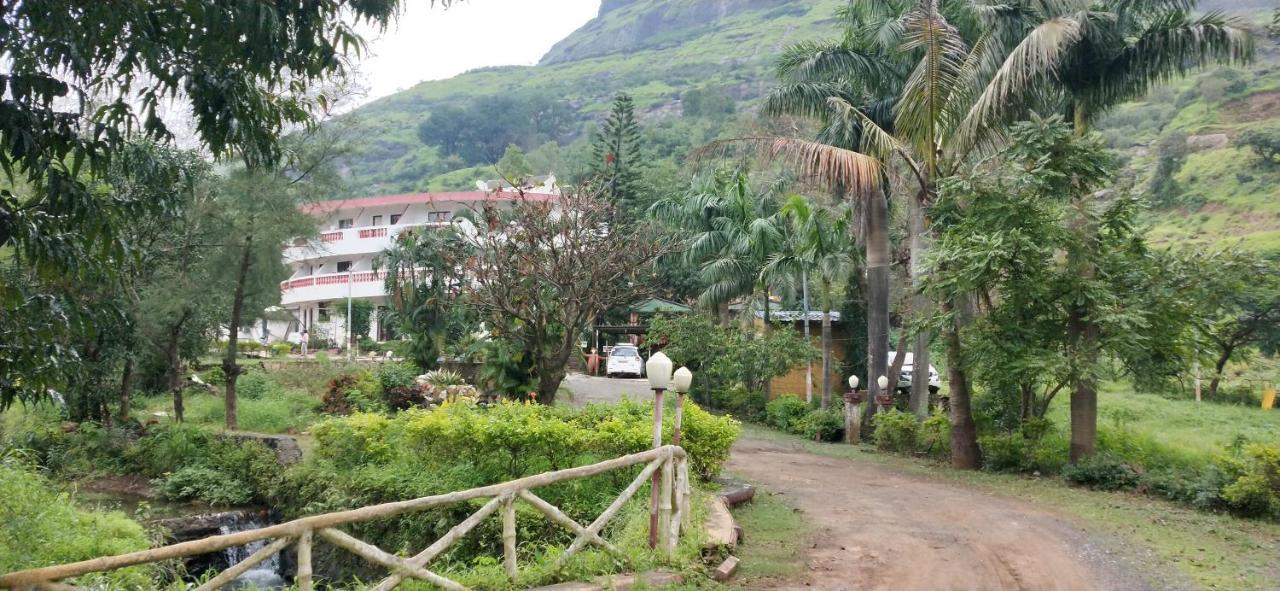 Golden Resort And Farm Nashik Buitenkant foto