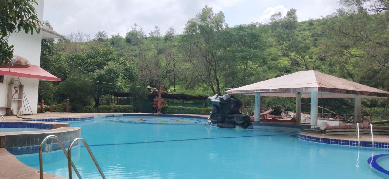 Golden Resort And Farm Nashik Buitenkant foto