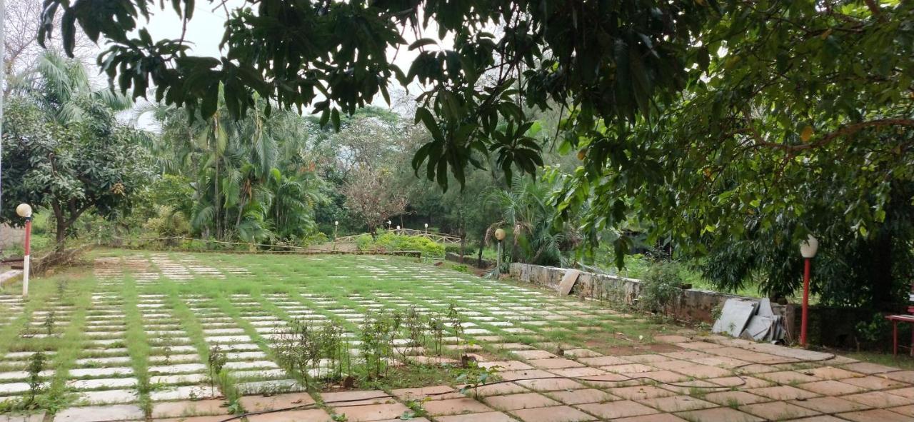 Golden Resort And Farm Nashik Buitenkant foto