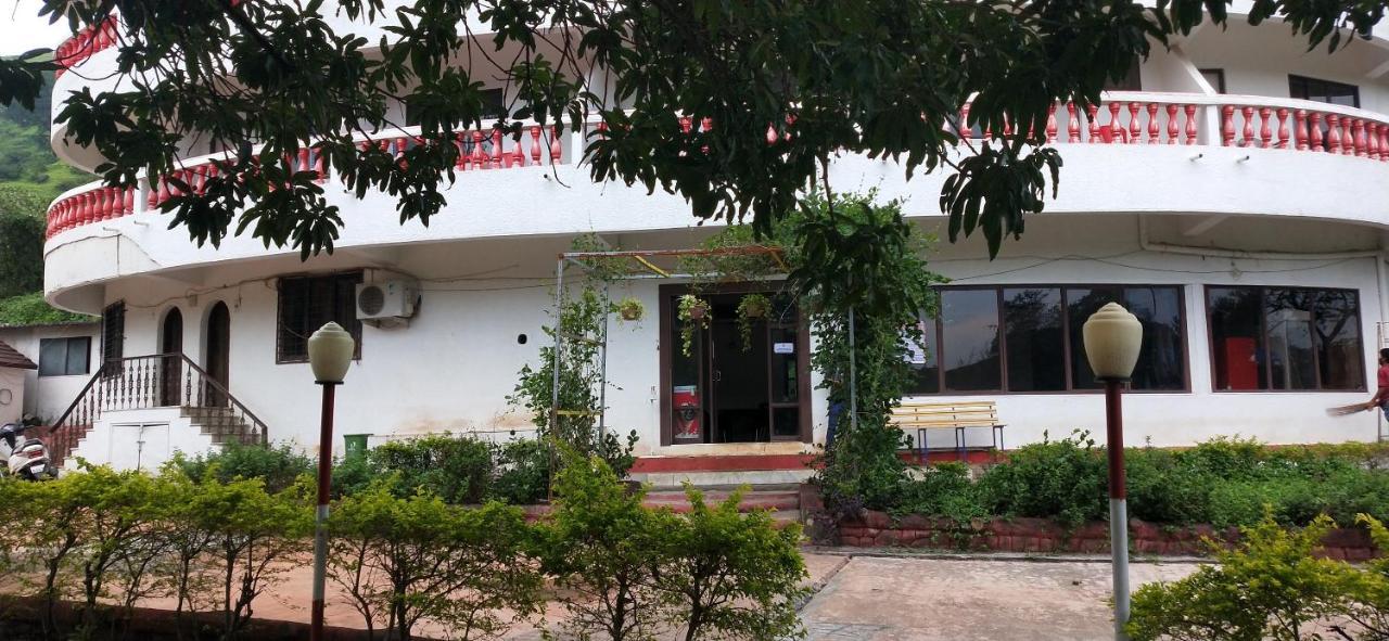 Golden Resort And Farm Nashik Buitenkant foto