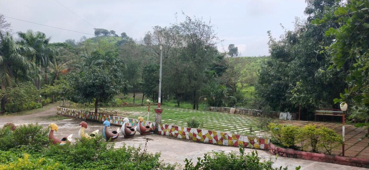 Golden Resort And Farm Nashik Buitenkant foto