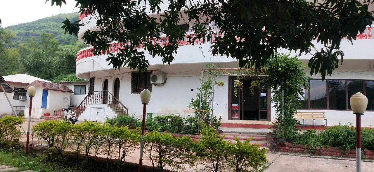 Golden Resort And Farm Nashik Buitenkant foto