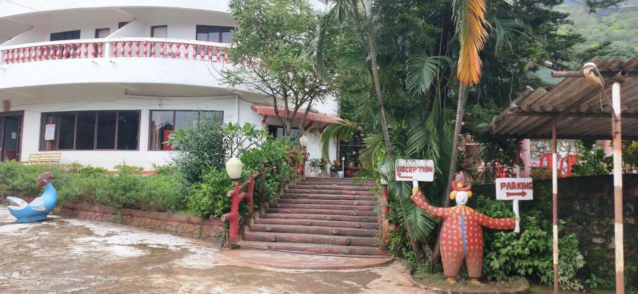 Golden Resort And Farm Nashik Buitenkant foto