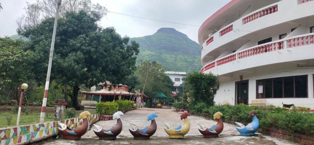 Golden Resort And Farm Nashik Buitenkant foto