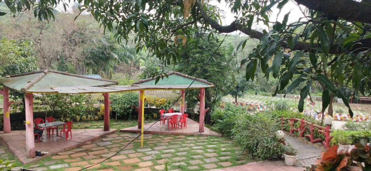 Golden Resort And Farm Nashik Buitenkant foto