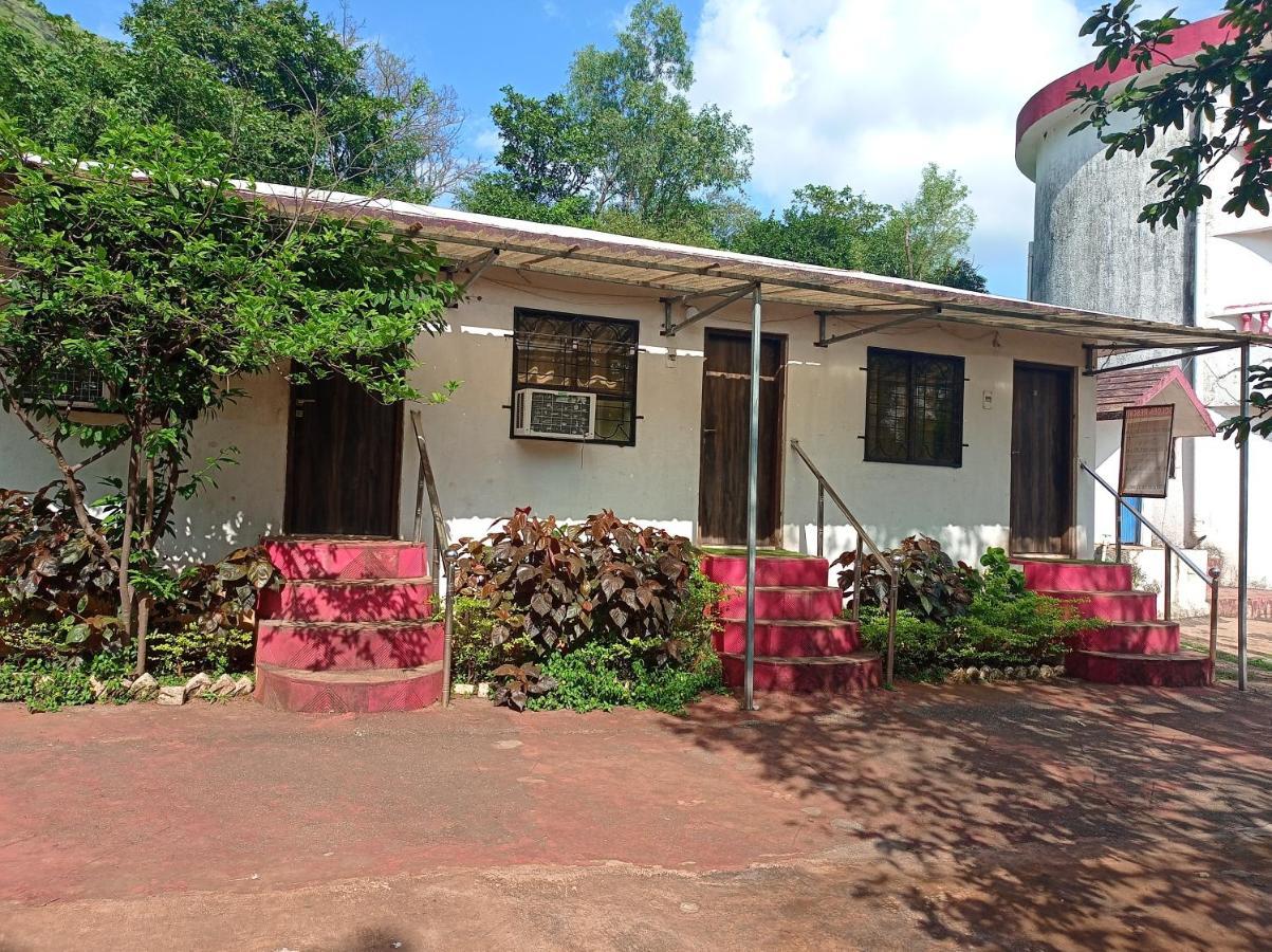 Golden Resort And Farm Nashik Buitenkant foto