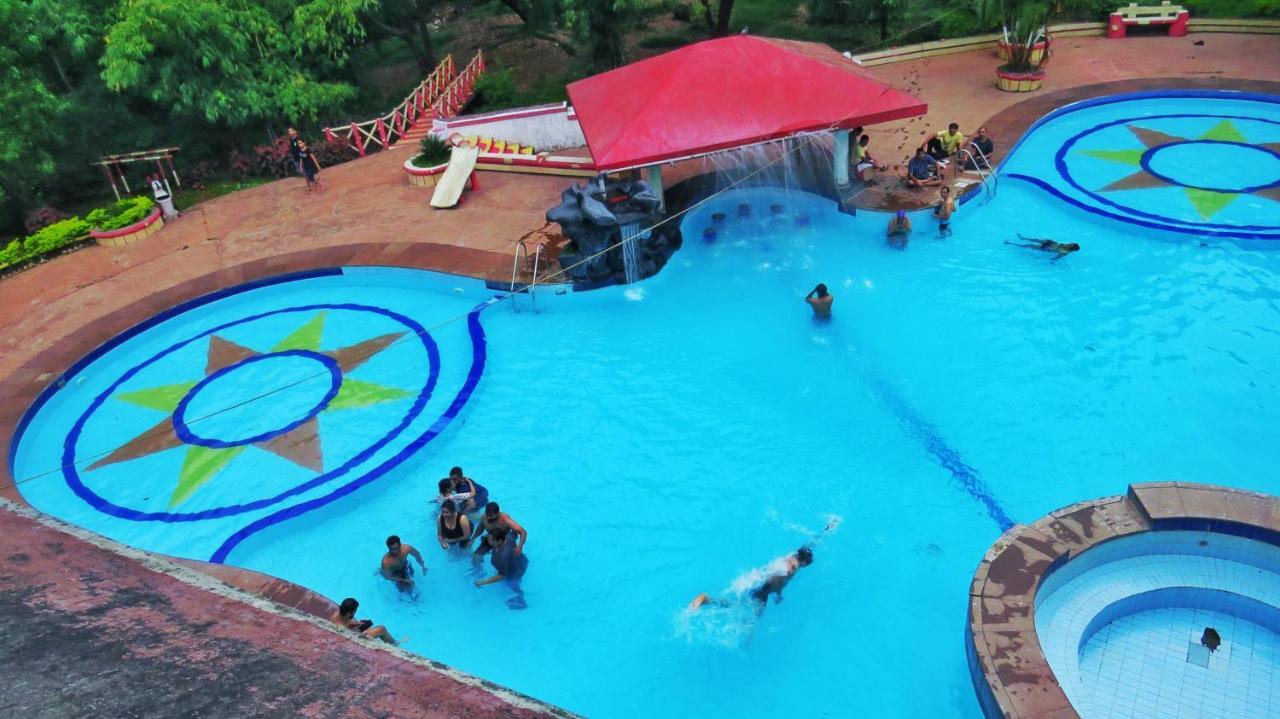 Golden Resort And Farm Nashik Buitenkant foto